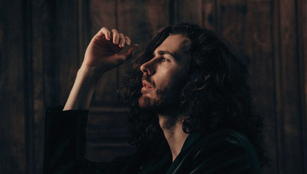 Take me to church оштрафовали. The Voice Hozier. Хозьер take me to Church. Хозиер take me. Hozier take to Church.